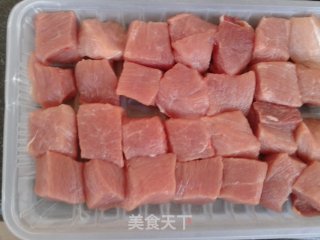 菠萝咕老肉的做法步骤：1
