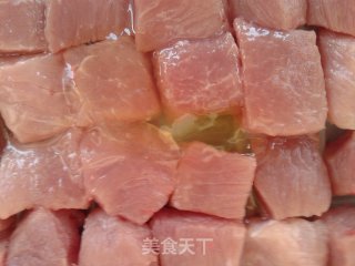 菠萝咕老肉的做法步骤：2