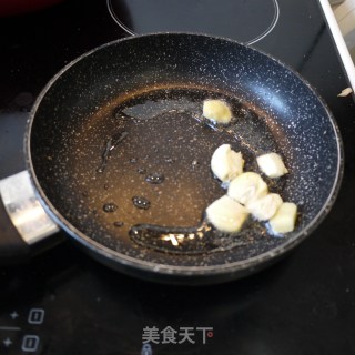 蚝油金不换安康鱼的做法步骤：2