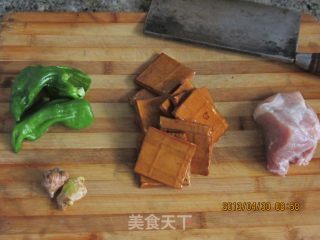 豆干小炒肉的做法步骤：1