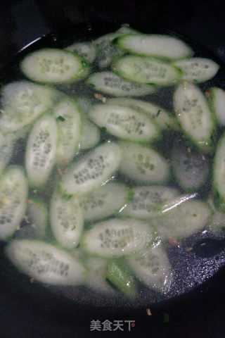 黄瓜肉片汤的做法步骤：1