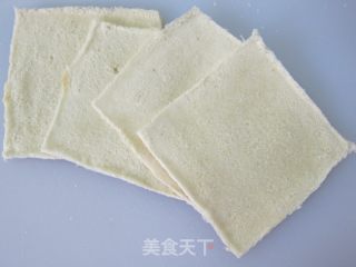 剩土司变桌上肴の【芝心土司鱼卷】的做法步骤：6