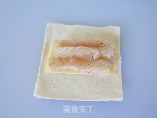 剩土司变桌上肴の【芝心土司鱼卷】的做法步骤：9