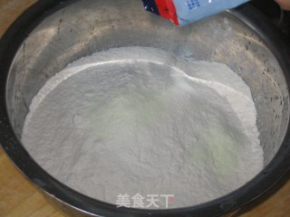 奶香小餐包的做法步骤：1