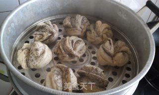 燕麦黑芝麻花卷的做法步骤：13