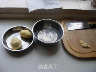家常土豆丝的做法步骤：1
