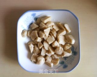 墨鱼丸炒蒜苔的做法步骤：2