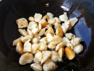墨鱼丸炒蒜苔的做法步骤：4