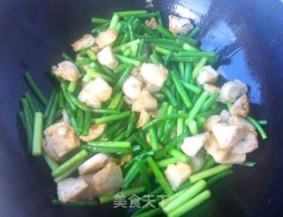墨鱼丸炒蒜苔的做法步骤：6