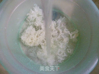 枸杞荸荠银耳羹的做法步骤：5