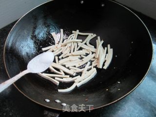 葱香瘦肉豆腐丝的做法步骤：2