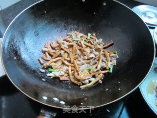 葱香瘦肉豆腐丝的做法步骤：9