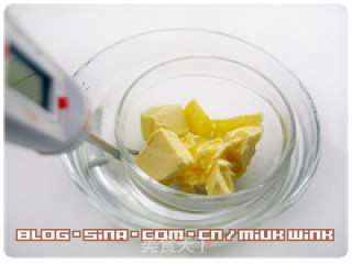 【菠萝洋梨趣蛋糕】传统黄油分蛋海绵蛋糕的做法步骤：2