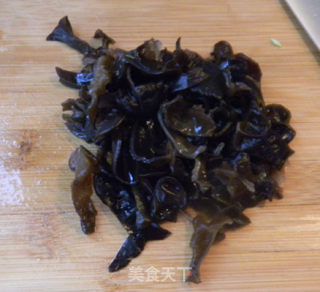 木耳拌圆白菜的做法步骤：5