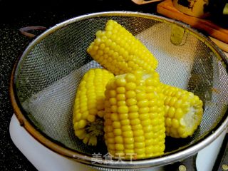 玉米苹果红萝卜汤的做法步骤：1