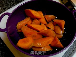 玉米苹果红萝卜汤的做法步骤：2