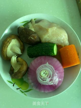 咖喱鸡肉饭的做法步骤：1