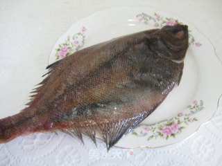 煎香偏口鱼的做法步骤：1