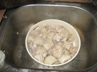 雪梨南北杏木瓜煲猪肺的做法步骤：8