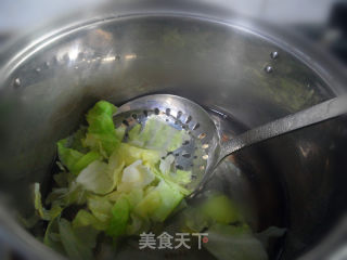 圆白菜炒风干肠的做法步骤：4