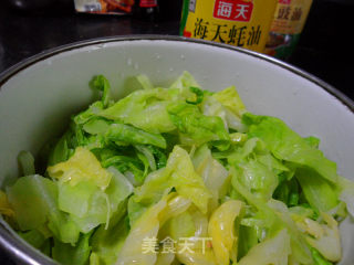 圆白菜炒风干肠的做法步骤：5