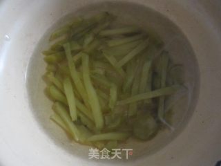 骨汤煮面的做法步骤：2
