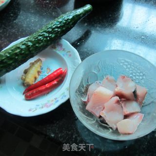 黄瓜煮鱼的做法步骤：1