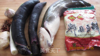 鲶鱼炖茄子的做法步骤：1