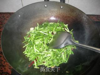 藜蒿炒腊肠粒的做法步骤：5
