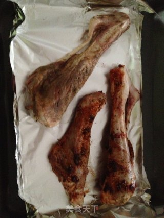 烤羊腿骨的做法步骤：1