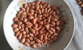 电饼铛版无油花生米的做法步骤：1