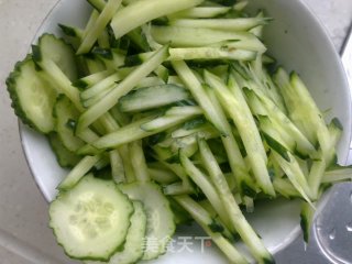 苦百合凉拌黄瓜的做法步骤：2
