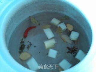 胡萝卜炖牛腩的做法步骤：2