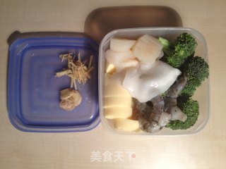 咖喱海鲜豆腐煲的做法步骤：2
