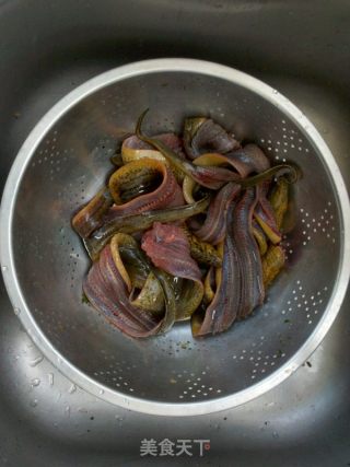 水煮鳝片的做法步骤：1