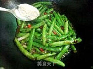 教你烹饪嫩绿多汁----〖干煸肉末四季豆〗的做法步骤：7