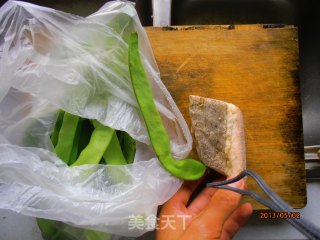 咸肉炒刀豆的做法步骤：1
