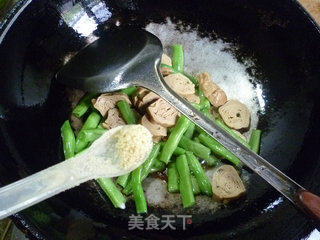 梅豆炒素香肠的做法步骤：11