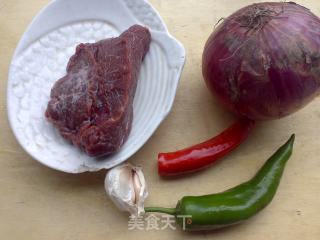 咖喱洋葱炒牛肉的做法步骤：1