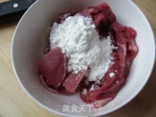 西红柿牛肉的做法步骤：2