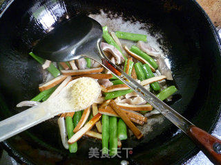 香干梅豆炒猪耳朵的做法步骤：11
