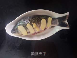 清蒸鲫鱼的做法步骤：2