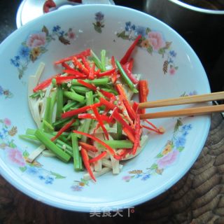 芹菜豆腐丝凉拌的做法步骤：3