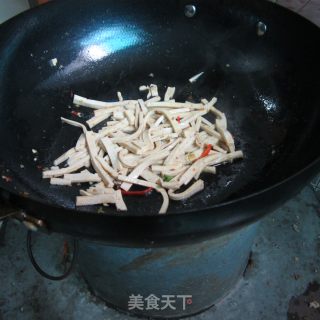 香芹萝卜豆腐丝的做法步骤：3