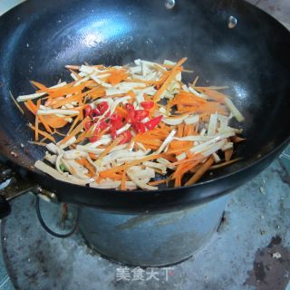 香芹萝卜豆腐丝的做法步骤：4