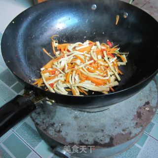 香芹萝卜豆腐丝的做法步骤：5