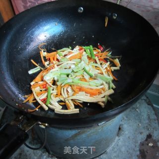 香芹萝卜豆腐丝的做法步骤：6
