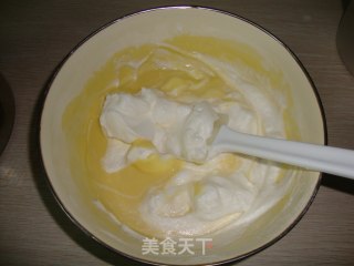 【巧克力奶油水果蛋糕】---夏天的味道的做法步骤：3