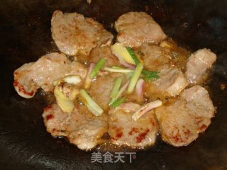 【蒜薹煎猪肉】----棒打猪八戒的做法步骤：5