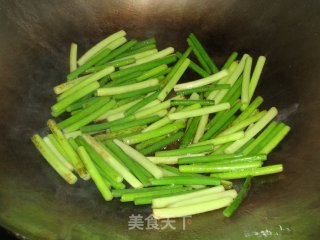 【蒜薹煎猪肉】----棒打猪八戒的做法步骤：8